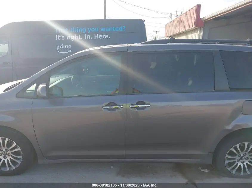 2018 TOYOTA SIENNA XLE PREMIUM 8 PASSENGER
