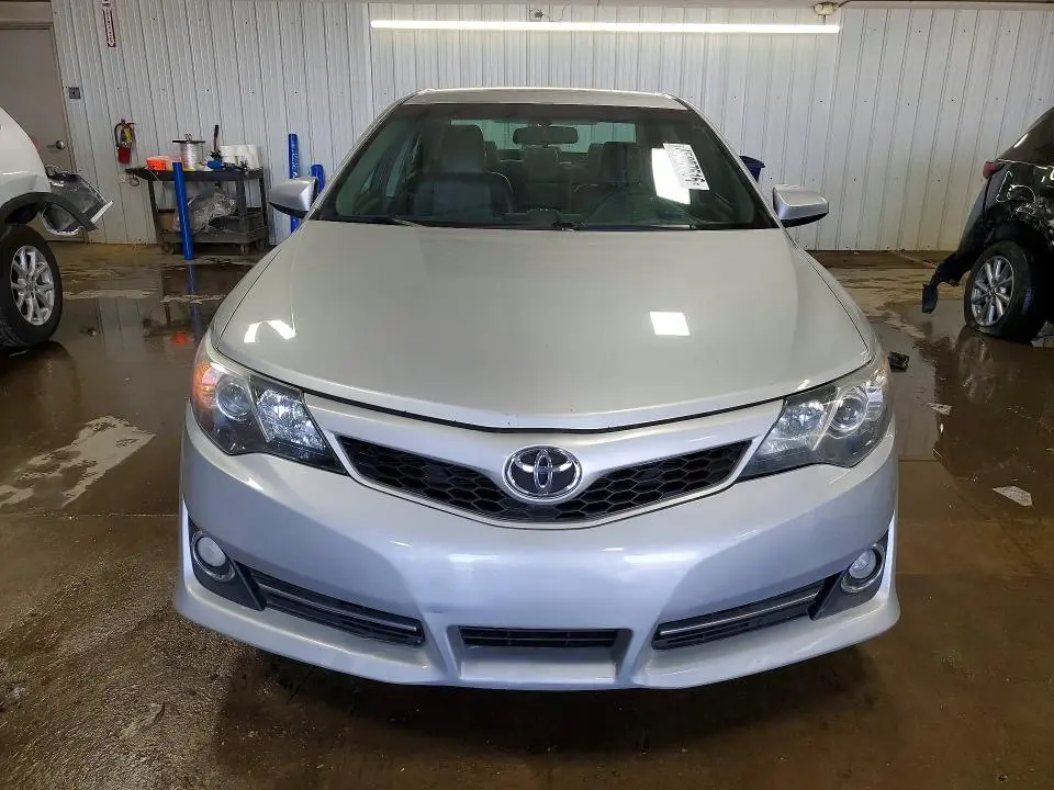2014 TOYOTA CAMRY SE  