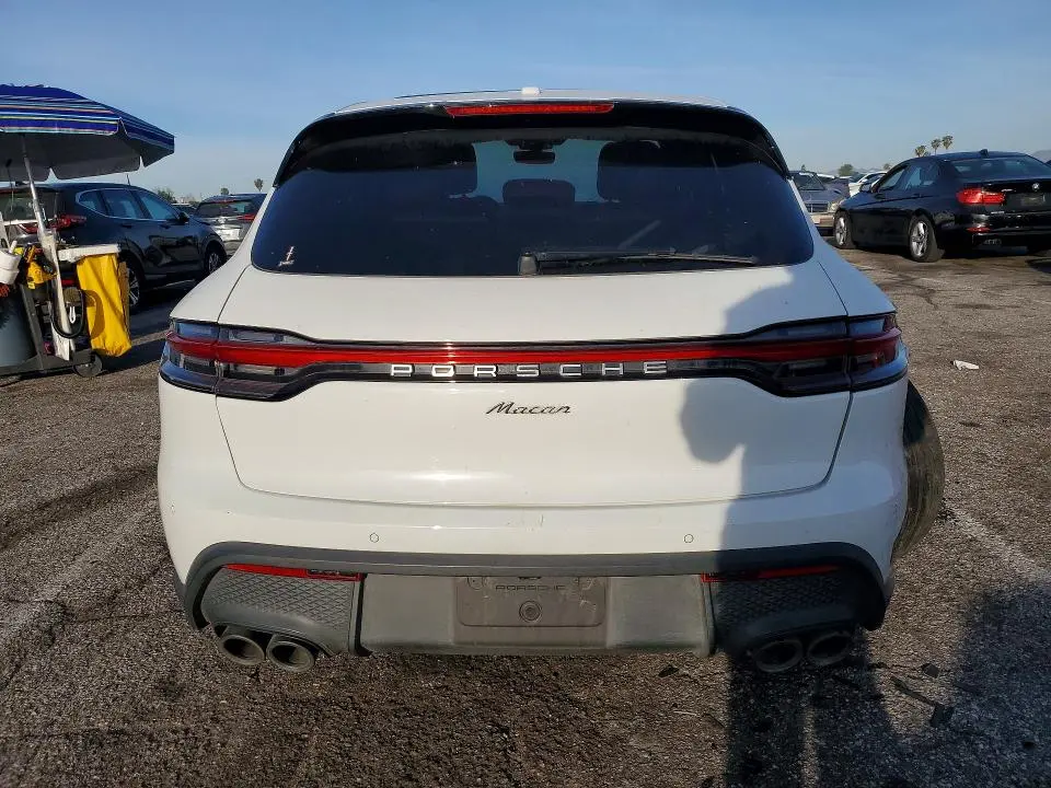 2024 PORSCHE MACAN BASE  