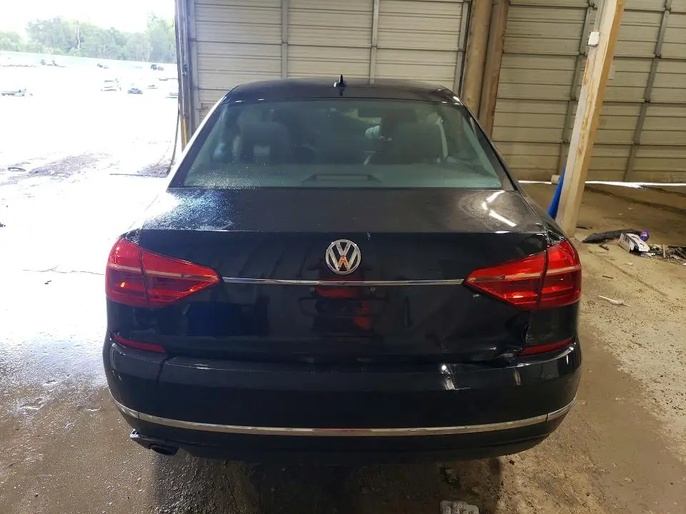 2016 VOLKSWAGEN PASSAT SE  