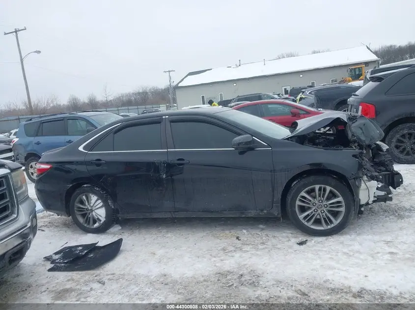 2015 TOYOTA CAMRY SE
