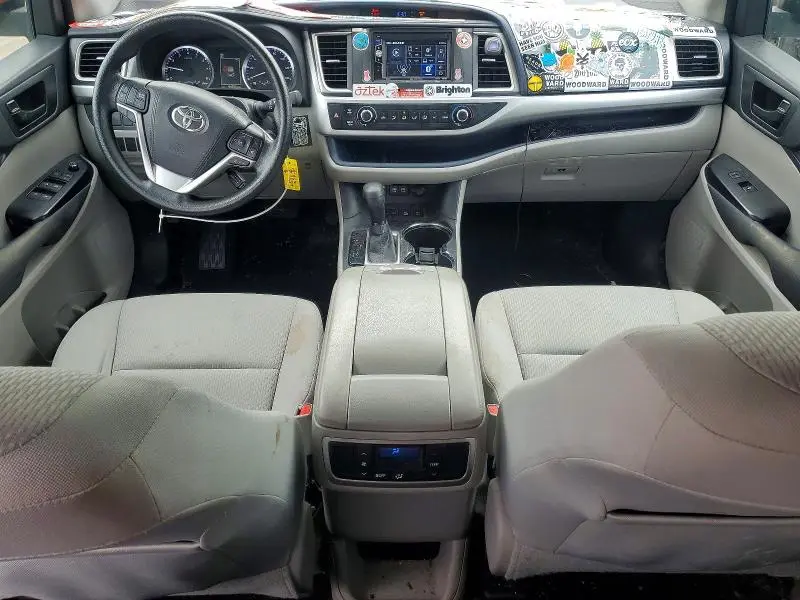 2017 TOYOTA HIGHLANDER LE  