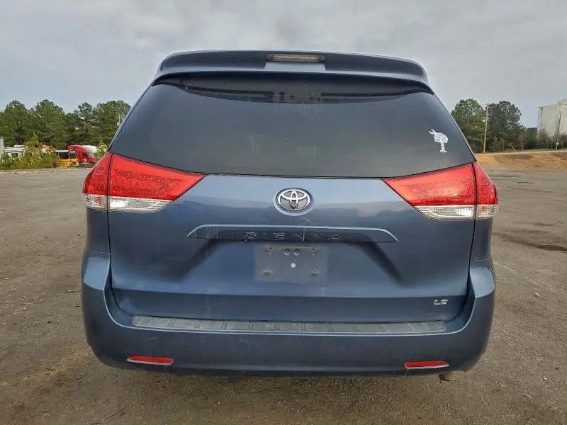 2014 TOYOTA SIENNA LE  