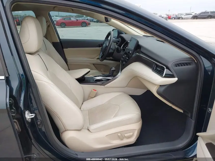 2021 TOYOTA CAMRY XLE