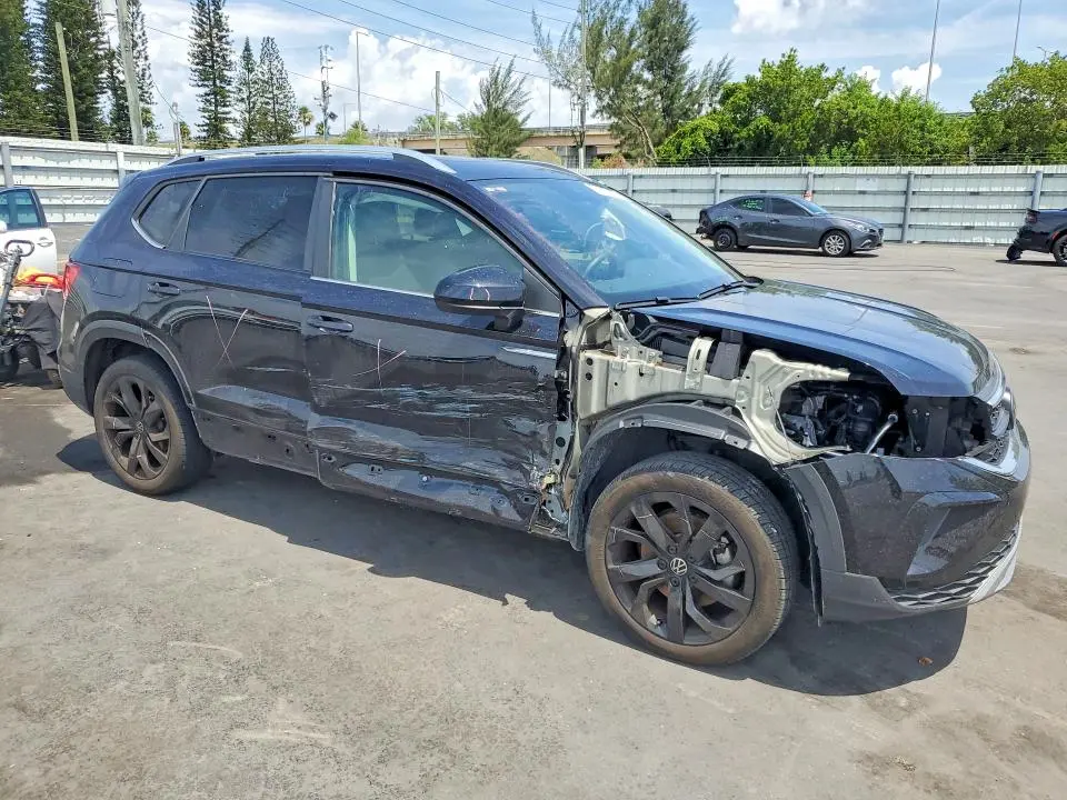 2024 VOLKSWAGEN TAOS SE  