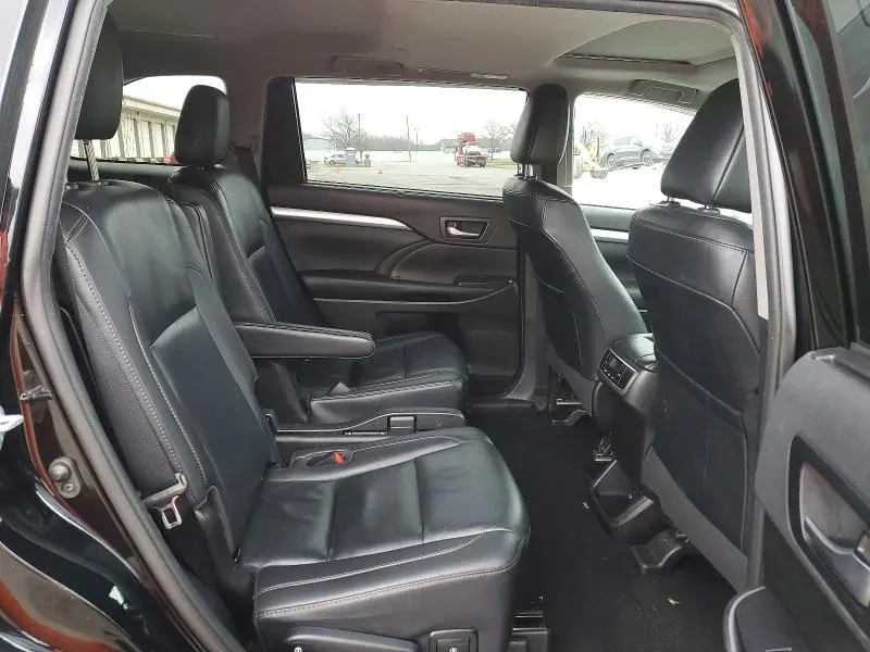 2019 TOYOTA HIGHLANDER XLE  