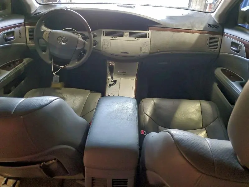 2010 TOYOTA AVALON XL  