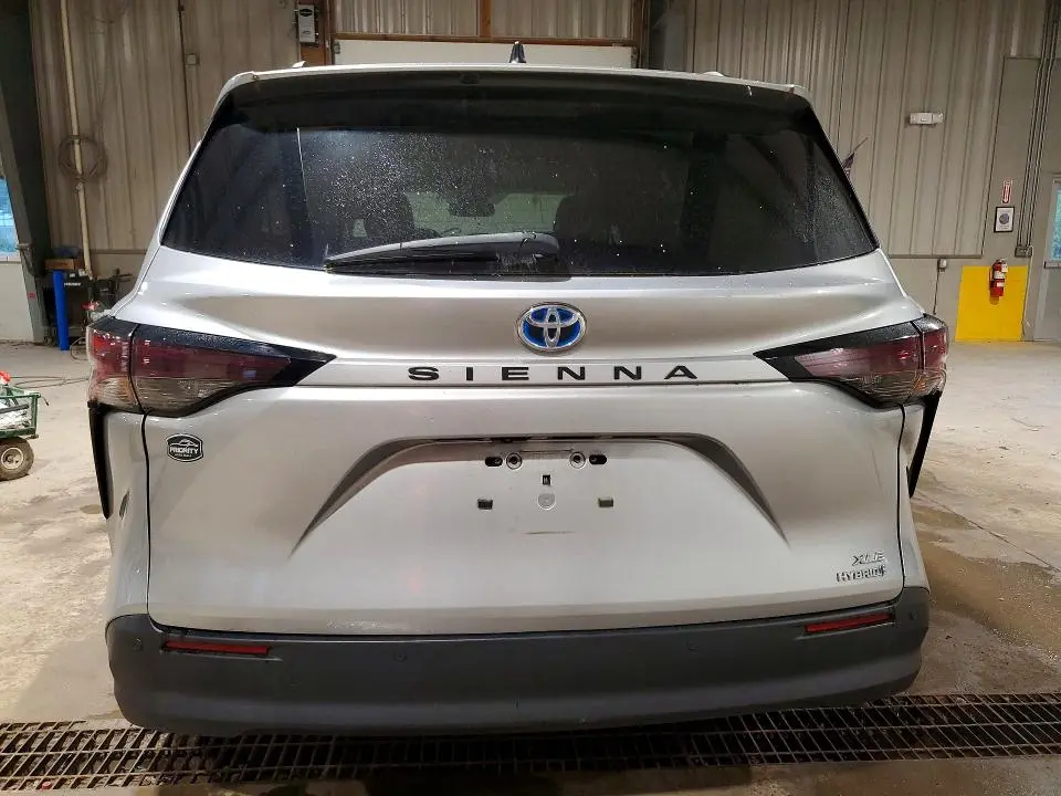 2023 TOYOTA SIENNA   