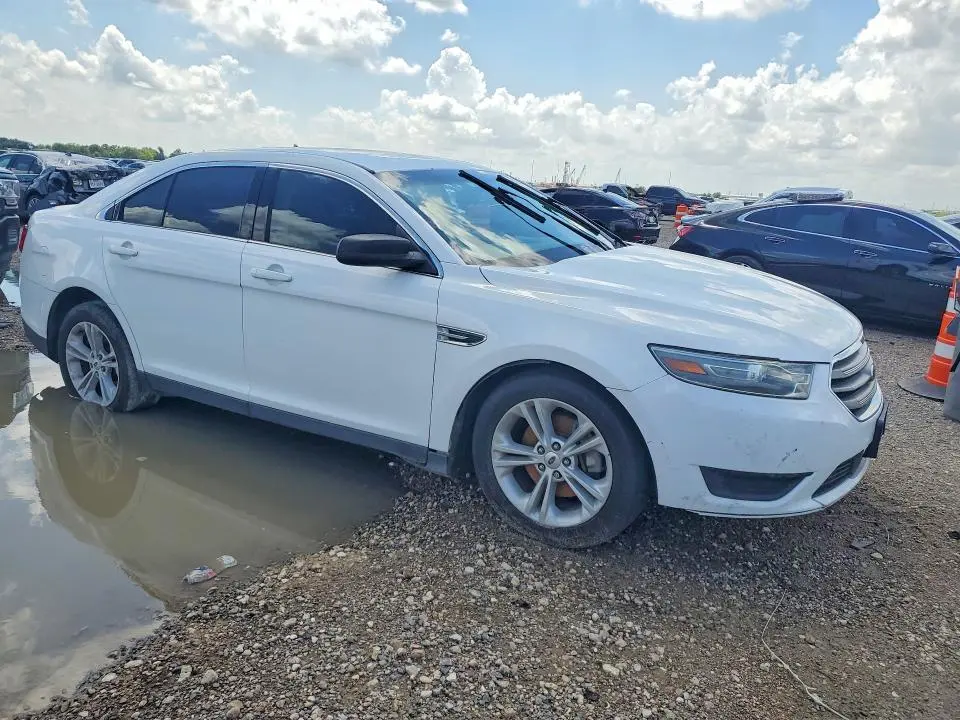 2018 FORD TAURUS SE  