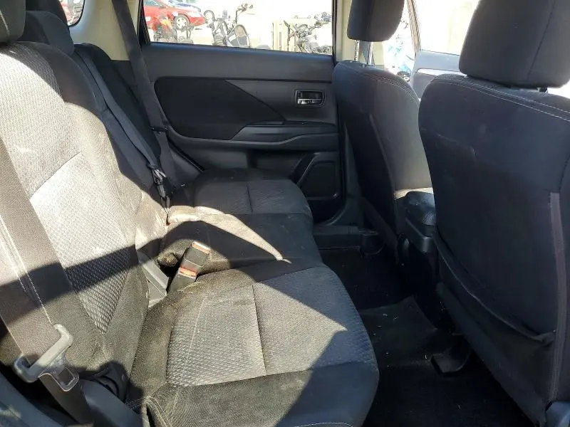 2016 MITSUBISHI OUTLANDER SE  
