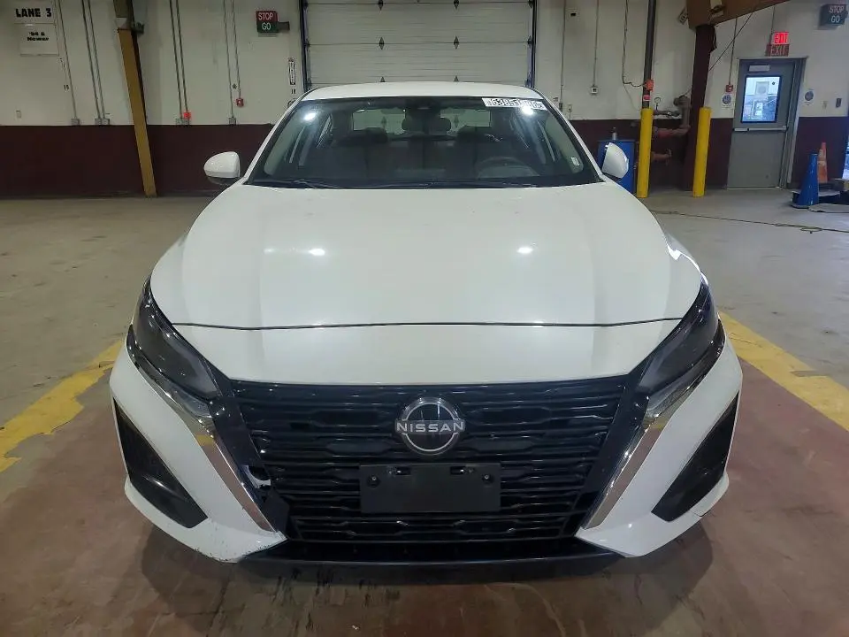 2023 NISSAN ALTIMA SV  
