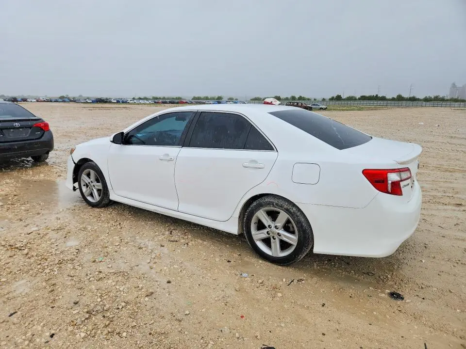 2014 TOYOTA CAMRY SE  
