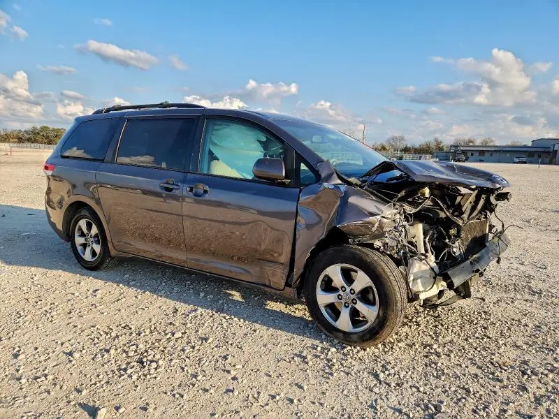 2014 TOYOTA SIENNA LE  