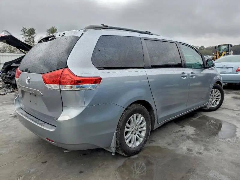 2011 TOYOTA SIENNA XLE  