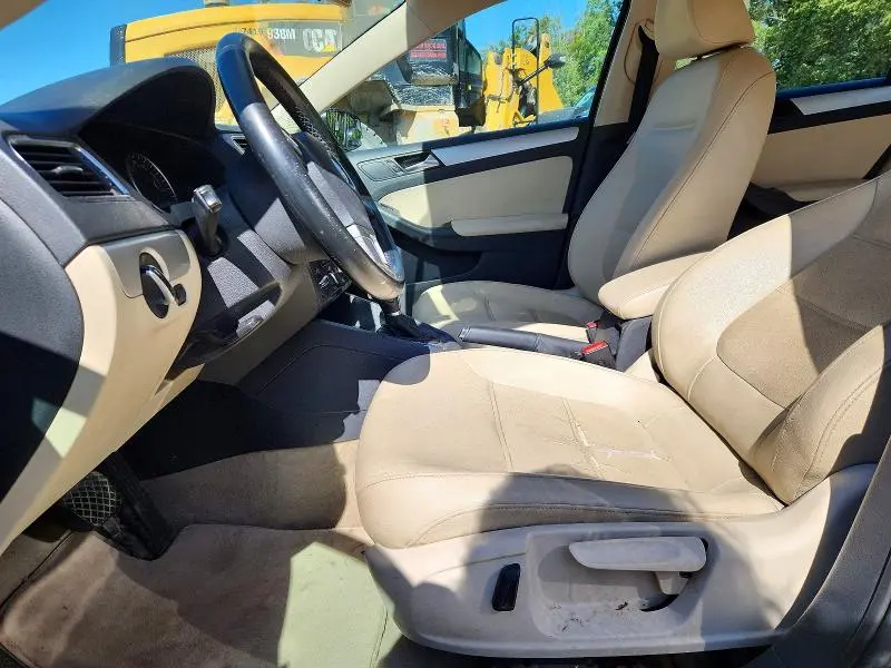 2013 VOLKSWAGEN JETTA SE  
