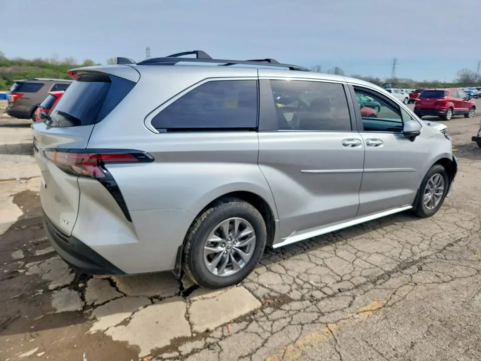 2025 TOYOTA SIENNA XLE 7-PASSENGER  