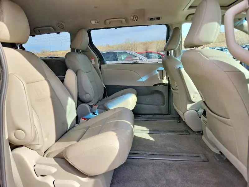 2017 TOYOTA SIENNA XLE 7-PASSENGER  