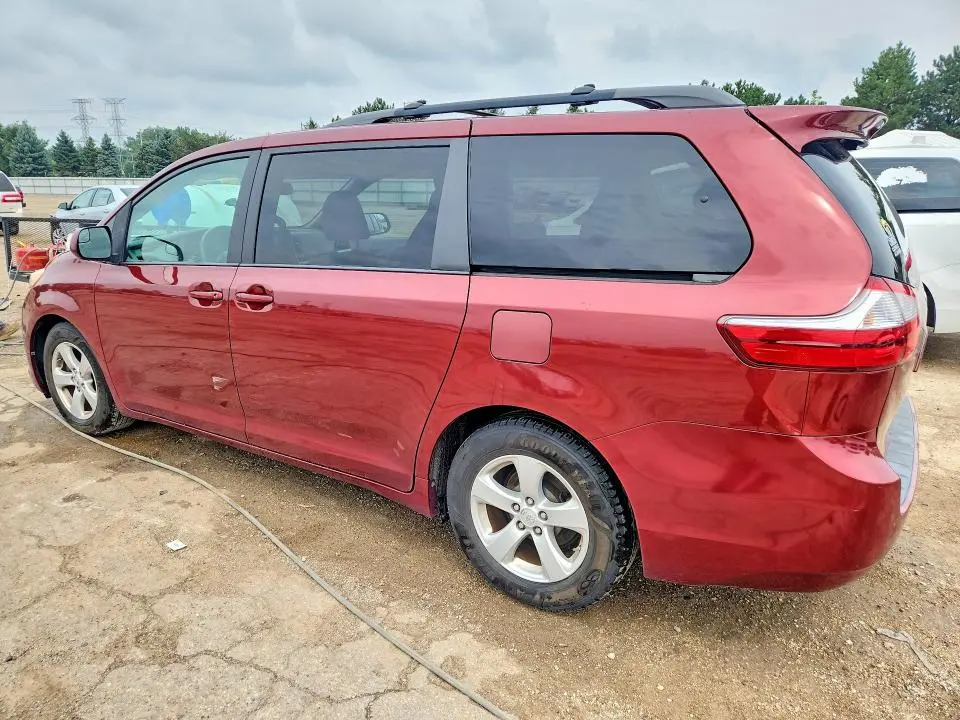 2016 TOYOTA SIENNA LE  