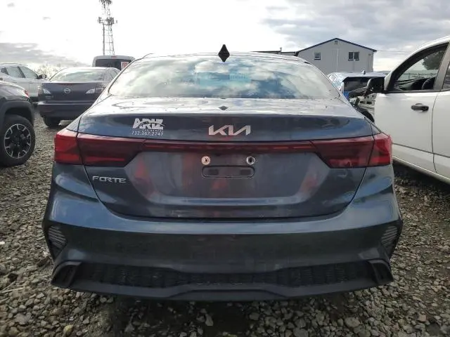 2023 KIA FORTE LX  