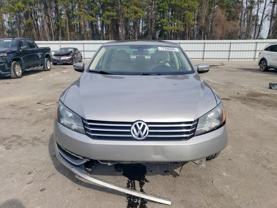 2013 VOLKSWAGEN PASSAT SE  
