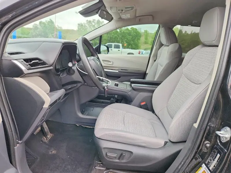 2022 TOYOTA SIENNA LE  