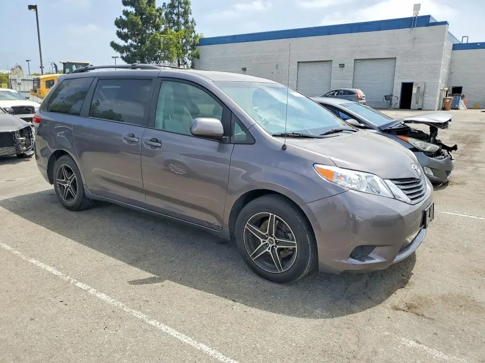 2011 TOYOTA SIENNA LE  