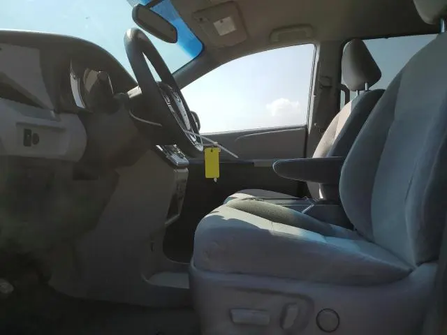 2015 TOYOTA SIENNA LE  