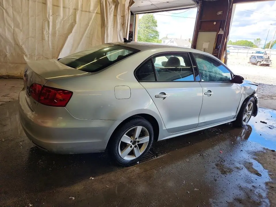 2011 VOLKSWAGEN JETTA TDI  