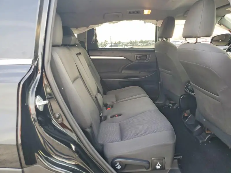 2016 TOYOTA HIGHLANDER LE  