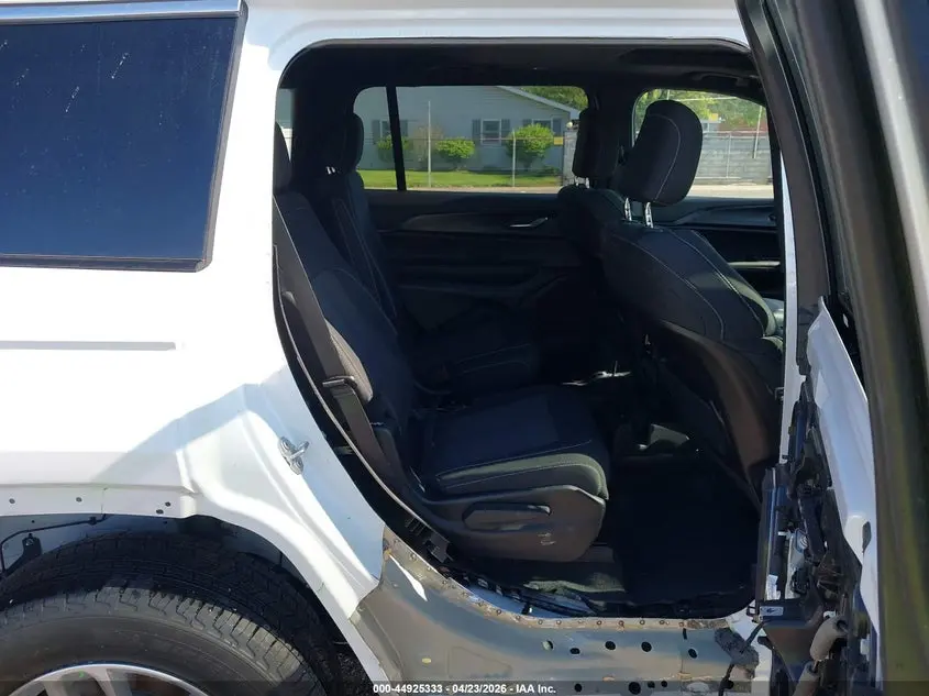 2025 JEEP GRAND CHEROKEE L LAREDO X 4X4