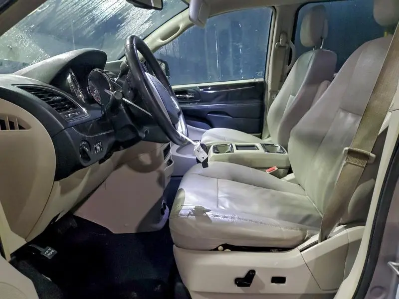 2016 CHRYSLER TOWN & COUNTRY LX  