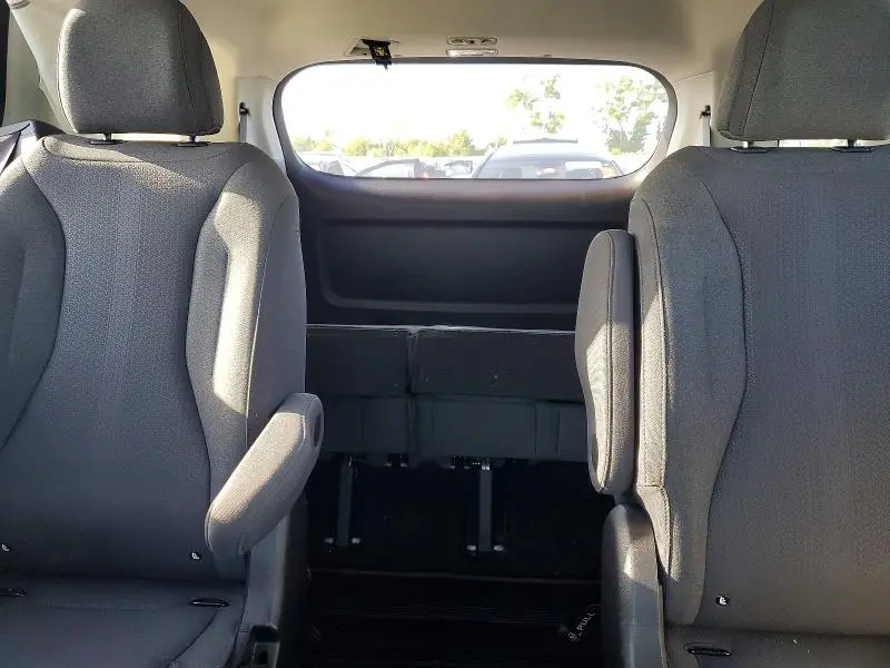 2022 KIA CARNIVAL LX  