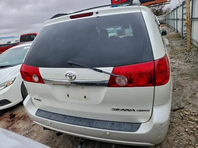 2010 TOYOTA SIENNA XLE  