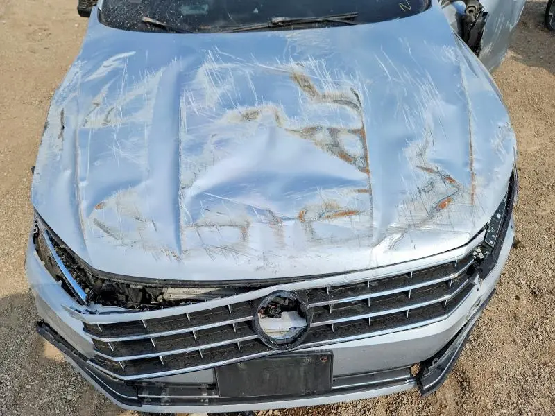 2018 VOLKSWAGEN PASSAT SE  