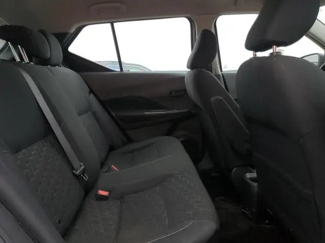 2021 NISSAN KICKS S  