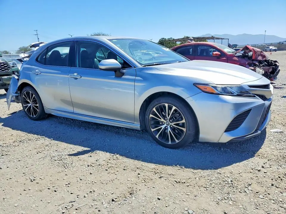 2019 TOYOTA CAMRY SE  
