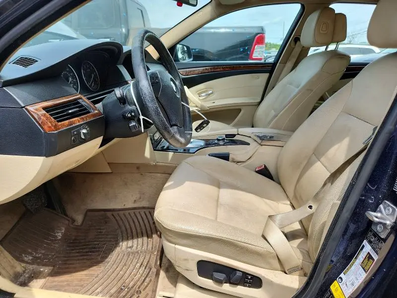 2010 BMW 528 XI  