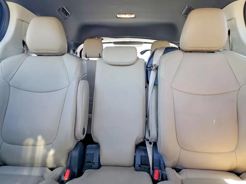 2022 TOYOTA SIENNA XLE  