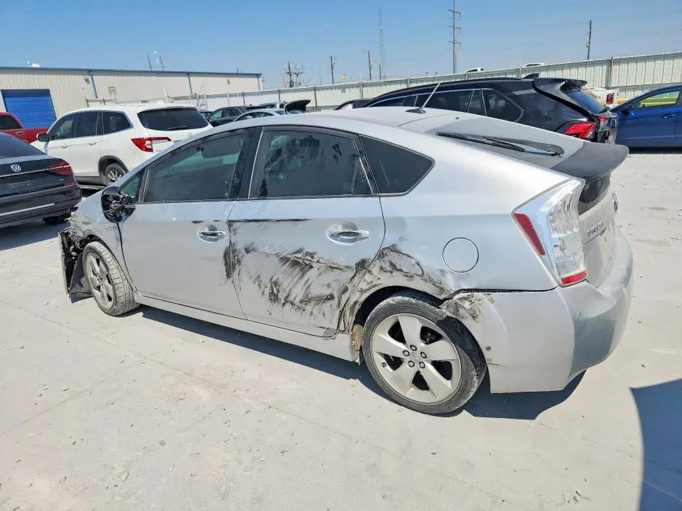 2010 TOYOTA PRIUS V  