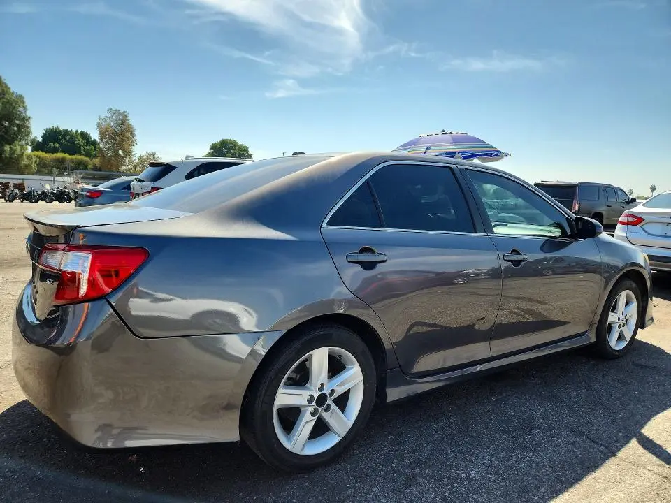 2013 TOYOTA CAMRY SE  