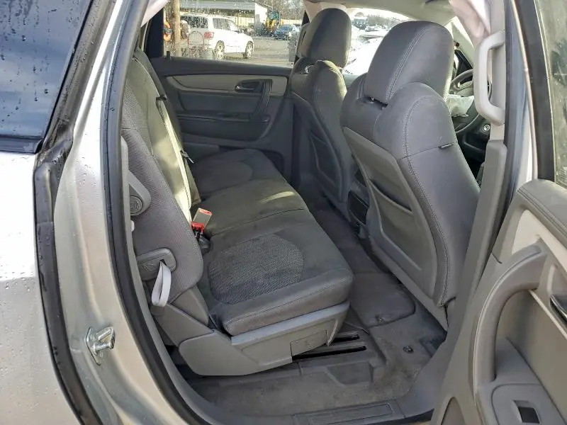 2016 CHEVROLET TRAVERSE LS  