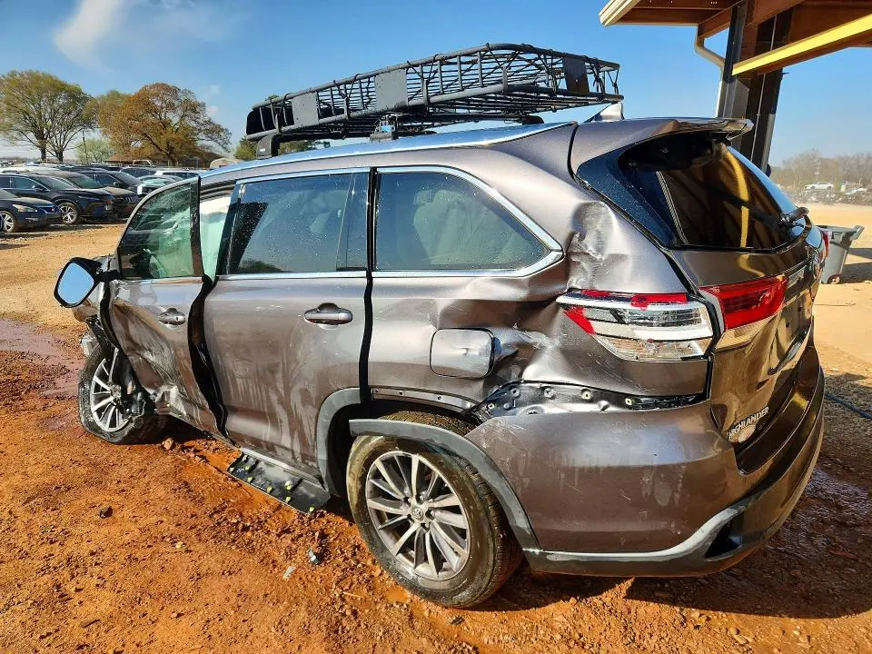 2019 TOYOTA HIGHLANDER XLE  