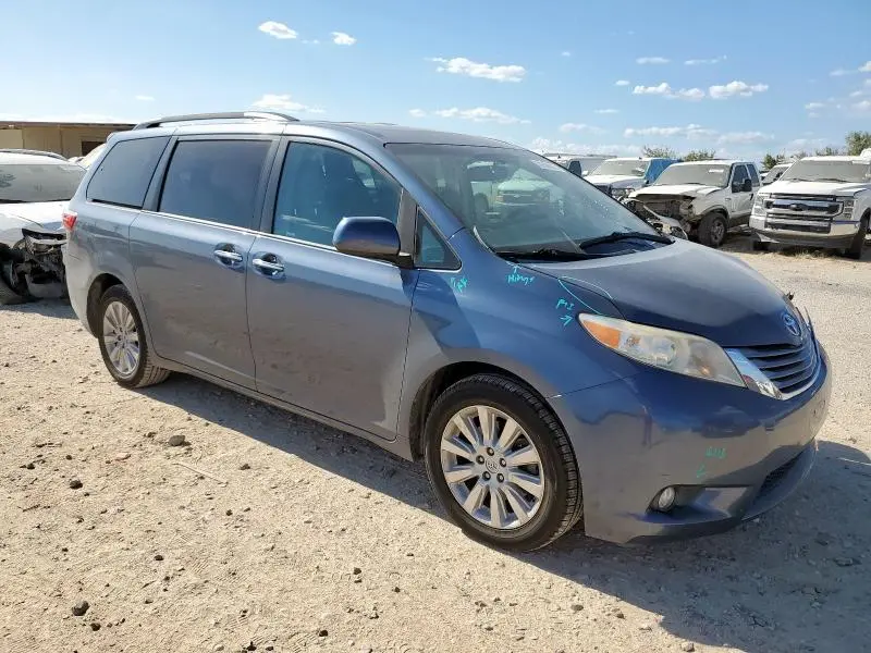 2015 TOYOTA SIENNA XLE  