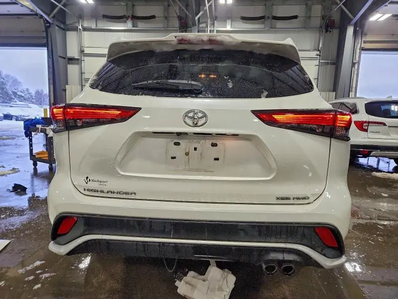 2021 TOYOTA HIGHLANDER XSE  