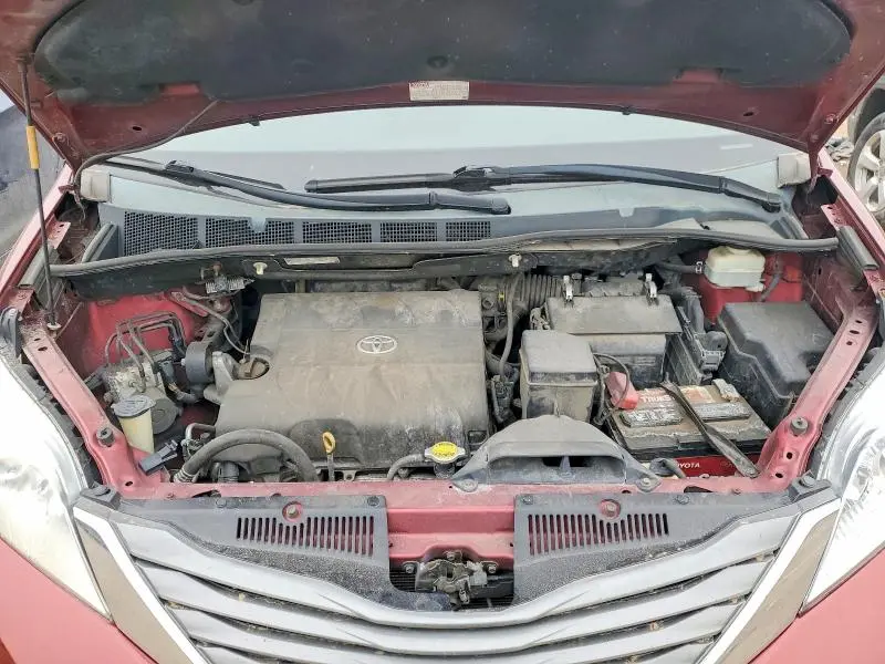 2013 TOYOTA SIENNA   
