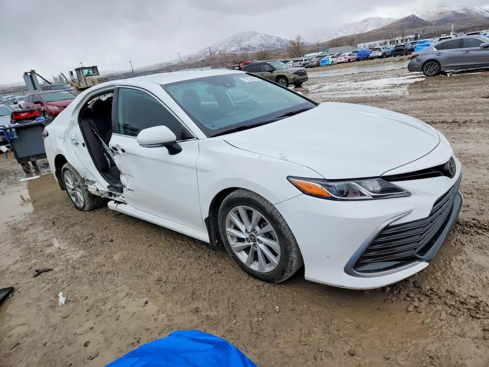 2022 TOYOTA CAMRY LE  