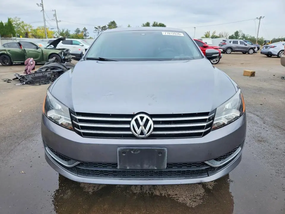 2013 VOLKSWAGEN PASSAT SE  