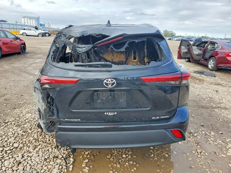 2021 TOYOTA HIGHLANDER XLE  