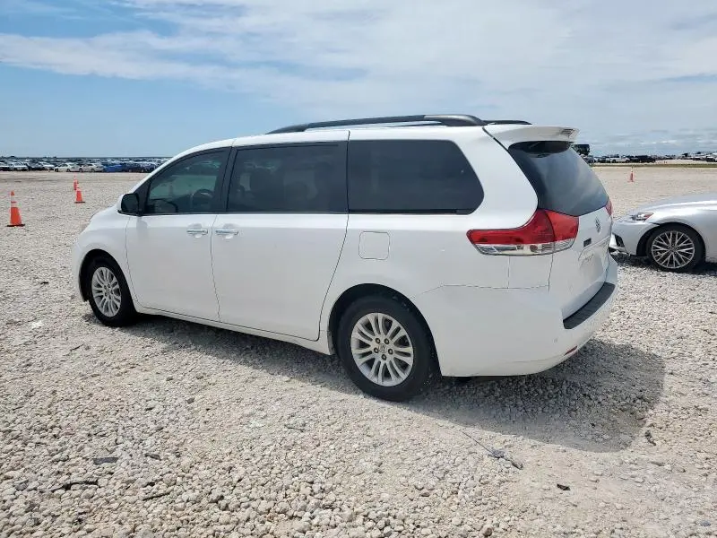 2013 TOYOTA SIENNA XLE  