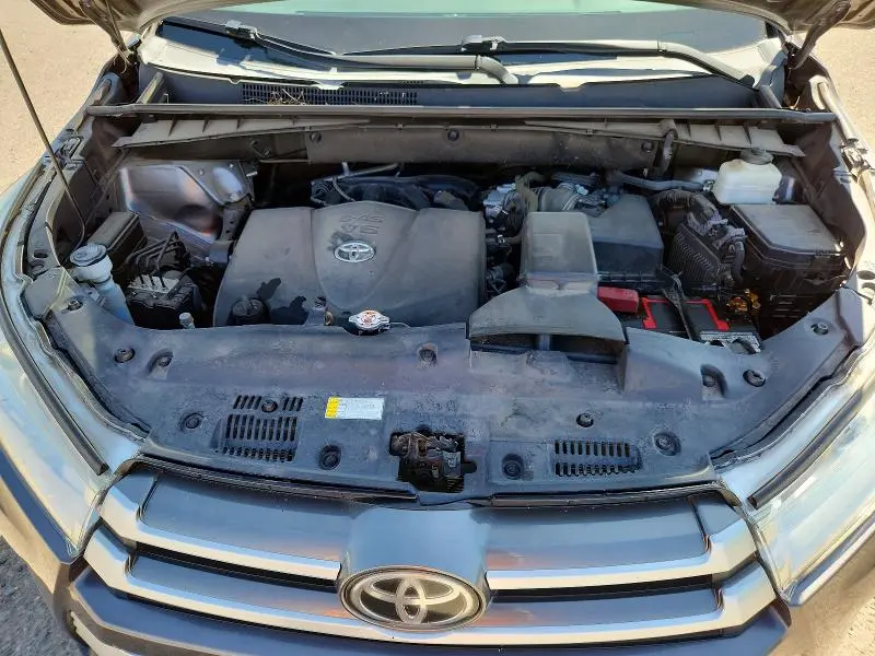 2019 TOYOTA HIGHLANDER LE PLUS  